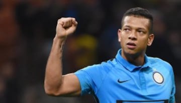 MIL01. MILÁN (ITALIA), 26/02/2015.- El jugador del Inter Fredy Guarín al final de las acciones ante el Celtic Glasgow hoy, jueves 26 de febrero de 2015, durante un partido de dieciseisavos de final de la Liga Europa en Milán (Italia). EFE/DANIEL DAL ZENNARO