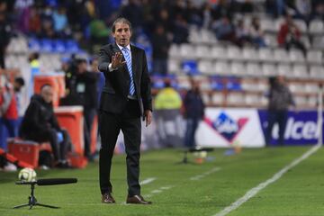 AME8048. PACHUCA (MÉXICO), 22/01/2023.- Guillermo Almada entrenador de Pachuca hoy, durante al encuentro del partido de la jornada 03 del torneo Clausura 2023 de la Liga MX del fútbol mexicano, celebrado en el estadio Hidalgo de la ciudad de Pachuca (México). EFE/David Martinez Pelcastre
