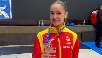 Paola García, con su medalla de oro en el europeo de Finlandia.