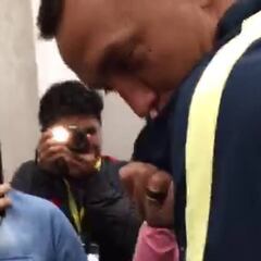 El último beso de Agustín Marchesín al escudo del América