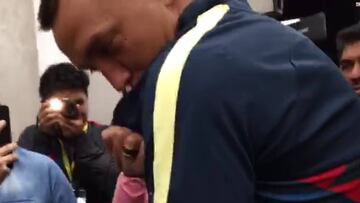 El último beso de Agustín Marchesín al escudo del América