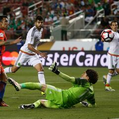 Una ex figura del fútbol chileno reacciona al adiós de Puch: “Estoy muy triste; él debería seguir”