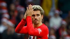 Griezmann aplaude a la afición del Atlético en el partido ante el Sevilla.