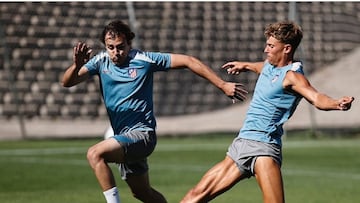 Javi Serrano pelea con Llorente.