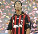 Ronaldinho: "El fútbol es una fiesta. Gracias por sonreír conmigo"