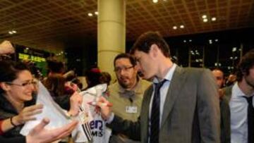 <b>300 MADRIDISTAS EN LA LLEGADA. </b>El Madrid fue recibido en Barcelona por más de 300 aficionados. En el aeropuerto El Prat, Casillas y Cristiano fueron los más solicitados y estuvieron firmando autógrafos. Luego se desplazaron al hotel Juan Carlos I, lugar de concentración del equipo, donde también había seguidores.