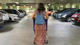 Aparcar de esta forma frente a los supermercados puede acarrear multas de hasta 200 euros