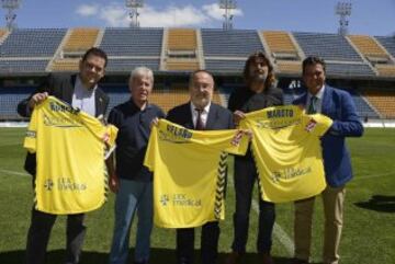 Tomás Roncero, Manolín Bueno, Alfredo Relaño, Juan José y Joaquín Maroto en el estadio Ramón de Carranza.