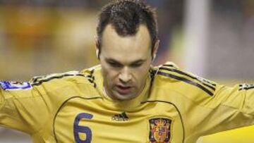 <b>OBRA DE ARTE.</b> Andrés Iniesta firmó una verdadera obra de arte y abrió el camino para la remontada de España.