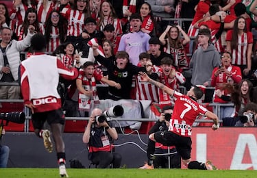 1-0. Alejandro Berenguer celebra el primer tanto.