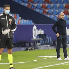 Paco López busca soluciones