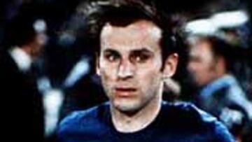 <b>EL MÁS VOTADO.</B> Un jurado, integrado por 18 miembros, fue el que eligió a Dzajic, que obtuvo un total de 54 puntos, quedando por delante de Dragan Stojkovic, actual presidente de la Federación, que obtuvo 26 votos y de Dejan Savicevic, con 23.