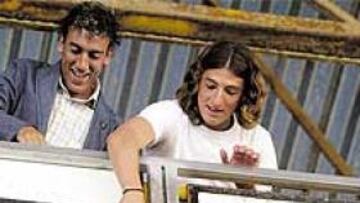 <b>APUESTA. </b>Oli (a la izquierda) y Pavoni apuestan por el Cádiz. El resultado, para ellos, es lo de menos con tal de que sea favorable, si bien, en esta instantánea, lo tienen claro. Firmarían una victoria por 2-0. Significaría el pase amarillo a octavos.