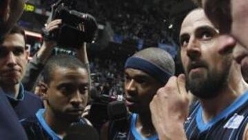 <b>SIN PALABRAS. </b>Así se quedaron tras la derrota Simmons, De la Fuente, Bullock, Kirksay, Gabriel y Clark. Abatimiento total en el Estudiantes.