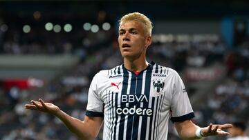 AME8067. MONTERREY (MÉXICO), 01/04/2023.- Héctor Moreno de Rayados de Monterrey reclama una jugada ante Club Tijuana hoy, durante un partido correspondiente a la jornada 13 del Torneo clausura 2023, celebrado en el estadio BBVA de la ciudad de Monterrey (México). EFE/Miguel Sierra
