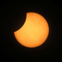 ¿Cuánto disminuyó la temperatura durante el eclipse total solar en México?