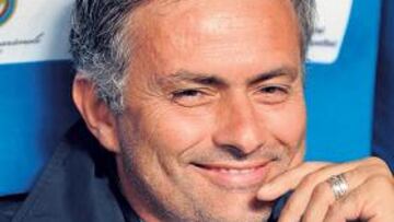 <b>PIENSA EN BLANCO. </b>Aunque lo niegue, Mourinho tiene decidido entrenar al Madrid el próximo año.