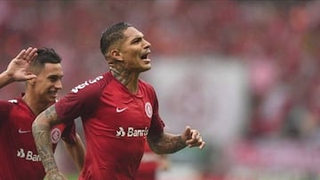 El delantero peruano participó en un partido benéfico organizado por Andrés D'Alessandro y habló sobre su futuro. Quiere seguir en Porto Alegre.