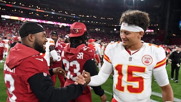 GLENDALE, ARIZONA - AUGUST 19: Patrick Mahomes #15 of the Kansas City Chiefs shakes hands with Budda Baker #3 of the Arizona Cardinals after a preseason game at State Farm Stadium on August 19, 2023 in Glendale, Arizona. Chiefs won 38-10.   Norm Hall/Getty Images/AFP (Photo by Norm Hall / GETTY IMAGES NORTH AMERICA / Getty Images via AFP)