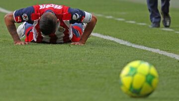 Salcido salió del partido lesionado y en lágrimas