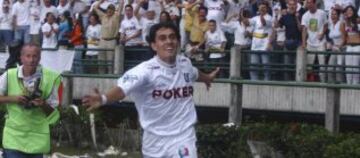 Galván dejó a Once Caldas para jugar con el Metro Stars de New York en el que estuvo una temporada. Mientras eso sucedía, el goleador se perdía el levantar la Copa Libertadores del blanco-blanco ante Boca Juniors.