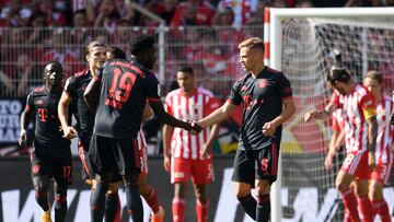 Soccer Football - Bundesliga - 1. FC Union Berlin v Bayern Munich - Stadion An der Alten Forsterei, Berlin, Germany - September 3, 2022 Bayern Munich's Joshua Kimmich celebrates scoring their first goal with Alphonso Davies REUTERS/Annegret Hilse DFL REGULATIONS PROHIBIT ANY USE OF PHOTOGRAPHS AS IMAGE SEQUENCES AND/OR QUASI-VIDEO.