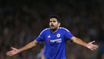 Costa protestando durante un partido con el Chelsea.