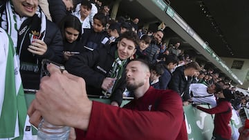 Genaro se hace un selfie con aficionados del Córdoba,