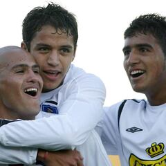 'Chupete' Suazo sorprende y volvería al fútbol profesional