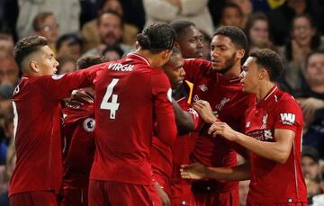 Soccer Football - Premier League - Chelsea v Liverpool - Stamford Bridge, London, Britain - September 29, 2018 Liverpool's Daniel Sturridge celebrates scoring their first goal with team mates