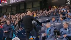 Ha nacido un meme: la cara de Lillo cuando Guardiola lanza una patada voladora a cm de él