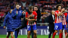 Soccer Football - LaLiga - Atletico Madrid v Sevilla - Metropolitano, Madrid, Spain - December 23, 2023 Atletico Madrid's Marcos Llorente and coach Diego Simeone celebrate after the match REUTERS/Susana Vera