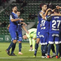 Borrachera de goles del Córdoba ante un Elche que entra en crisis