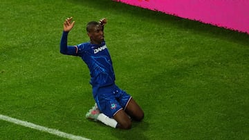 Nicolas Jackson en la final de la Conference League.