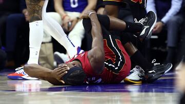 PHILADELPHIA, PENNSYLVANIA - APRIL 17: Jimmy Butler #22 of the Miami Heat reacts to an injury during the first quarter against the Philadelphia 76ers during the Eastern Conference Play-In Tournament at the Wells Fargo Center on April 17, 2024 in Philadelphia, Pennsylvania. NOTE TO USER: User expressly acknowledges and agrees that, by downloading and or using this photograph, User is consenting to the terms and conditions of the Getty Images License Agreement.   Tim Nwachukwu/Getty Images/AFP (Photo by Tim Nwachukwu / GETTY IMAGES NORTH AMERICA / Getty Images via AFP)