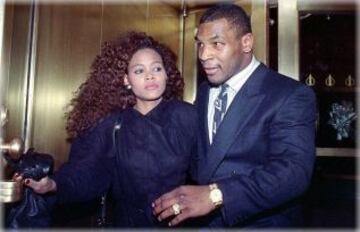 Mike Tyson agredi&oacute; supuestamente a la actriz Robin Givens, luego que ella lo enga&ntilde;ara con el actor Brad Pitt.