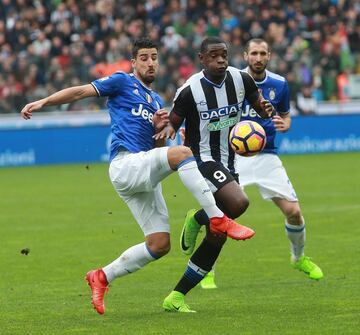 Otro colombiano que ganó la Supercopa de Italia fue Duván Zapata, en 2014, cuando Napoli igualó 2-2 contra Juventus y luego lo superó 6-5 en penales. En ese equipo napolitano estaba Camilo Zúñiga, pero ese día no fue convocado.