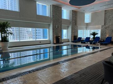 Piscina del hotel Centara.