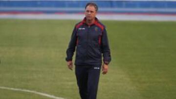 Joaqu&iacute;n Caparr&oacute;s, entrenador del Levante, durante un entrenamiento.