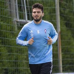 Okay: "Estoy contento aquí, no pienso en irme a otro sitio"