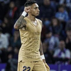 Raphinha llevaba un mensaje para Vinicius debajo de la camiseta