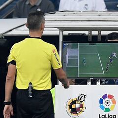 La FIFA está inquieta con los fallos cometidos por el VAR