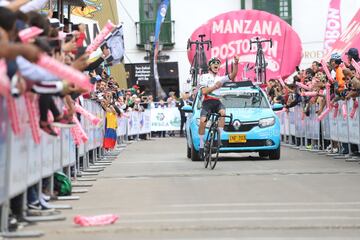 Daniel Arroyave, ciclista del Team Emirates, se quedó con la medalla de oro en la prueba de élite de la categoría Sub 23, del Campeonato Nacional de Ruta. Óscar Guzmán y Cristian Pico se quedaron con el segundo y tercer puesto.
