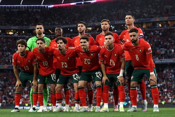 Once inicial de Portugal. Diogo Costa, Nuno Mendes, Gon?alo In¨¢cio, R¨²ben Dias, Cristian Ronaldo, Jo?o Neves, Bernardo Silva, Vitinha, Pedro Neto, Francisco Concei??o y Bruno Fernandes.