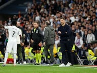 07/12/25 PARTIDO PRIMERA DIVISION JORNADA 15
REAL MADRID - CELTA DE VIGO
EXPULSION TARJETA ROJA ALVARO CARRERAS
XABI ALONSO