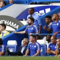 Mou no dejará sentarse en el banquillo a la Dra. Carneiro