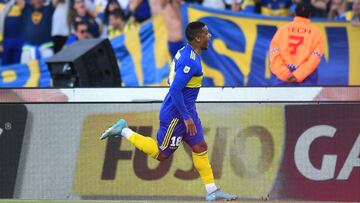 CORDOBA, ARGENTINA - MAY 22: Frank Fabra of Boca Juniors celebrates after scoring the second goal of his team during the final match of the Copa de la Liga 2022 between Boca Juniors and Tigre at Mario Alberto Kempes Stadium on May 22, 2022 in Cordoba, Argentina. (Photo by Marcelo Endelli/Getty Images)