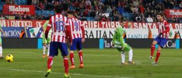 Gol 7-0 Primero lo intentó Óliver desde la esquina, paró Moyá y tras varios rechaces Adrián marca el séptimo casi a puerta vacía.