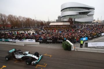 Nico Rosberg ante la afición. 