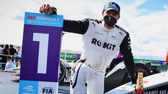 AUTODROMO MIGUEL E. ABED, MEXICO - JUNE 20: Edoardo Mortara (CHE), Venturi Racing, 1st position, with his Champagne during the Puebla E-Prix II at Autodromo Miguel E. Abed on Sunday June 20, 2021, Mexico. (Photo by Sam Bagnall / LAT Images)